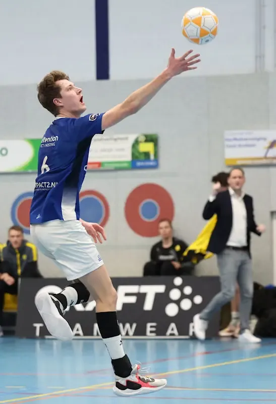 Bastian van Essen speelt volgend seizoen in geel en zwart 2 Bastian van Essen in de thuiswedstrijd tegen Dalto/Klaverblad Verzekeringen. Foto Marco Spelten